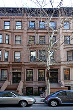 33 W 70th St in New York, NY - Building Photo - Building Photo