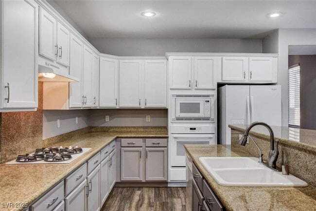 property at 5643 Almocita Ct
