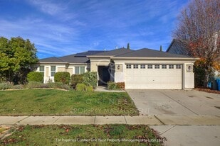 1669 Brookglen Dr in Olivehurst, CA - Building Photo
