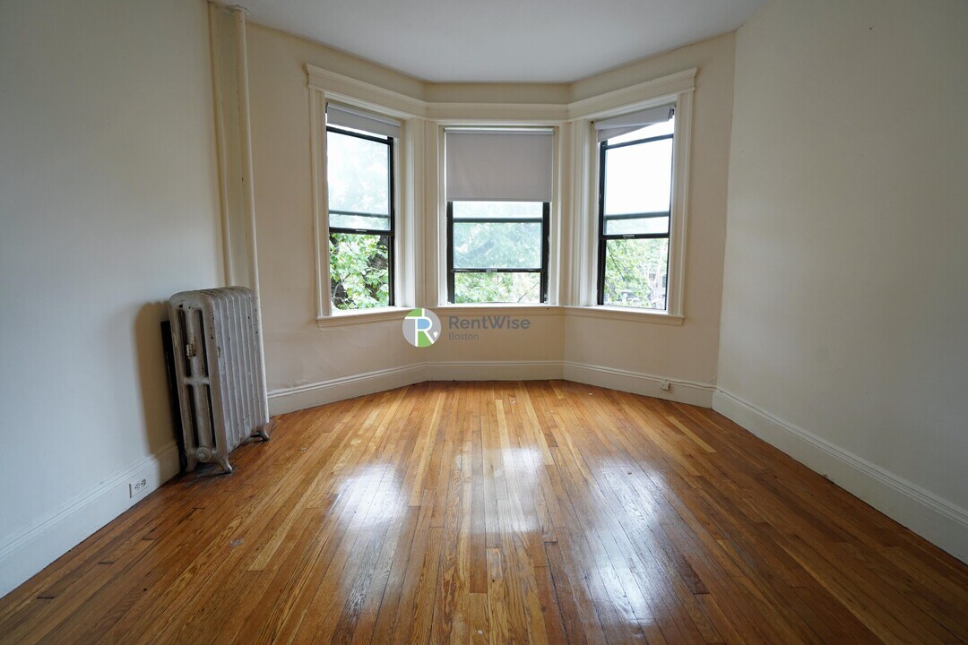1144 Commonwealth Ave in Boston, MA - Building Photo