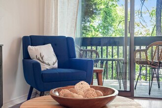 6630 SW Capitol Hwy in Portland, OR - Building Photo - Building Photo