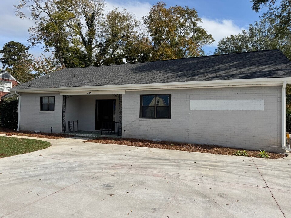 411 Durst Ave W in Greenwood, SC - Building Photo