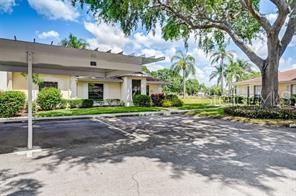 307 Kelsey Way in Sun City Center, FL - Foto de edificio - Building Photo