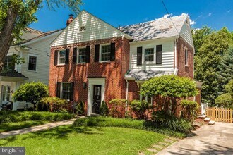 4811 Drummond Ave in Chevy Chase, MD - Building Photo - Building Photo