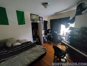 30 Circuit St, Unit 3 in Boston, MA - Foto de edificio - Building Photo