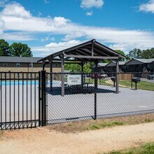 BC - Broadbay Crossings in Winston-Salem, NC - Foto de edificio - Building Photo