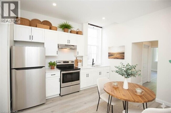 34 Dumfries St in Brant, ON - Building Photo - Building Photo