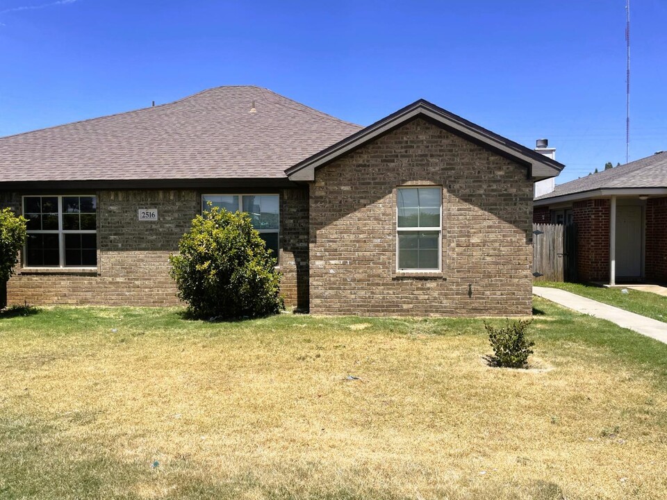 2516 81st St in Lubbock, TX - Foto de edificio