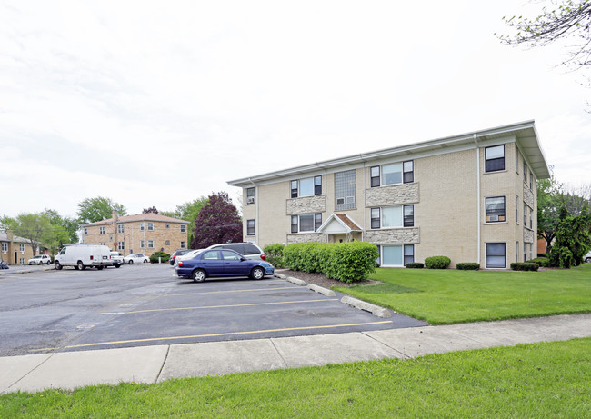 96 E Blecke Ave in Addison, IL - Foto de edificio - Building Photo