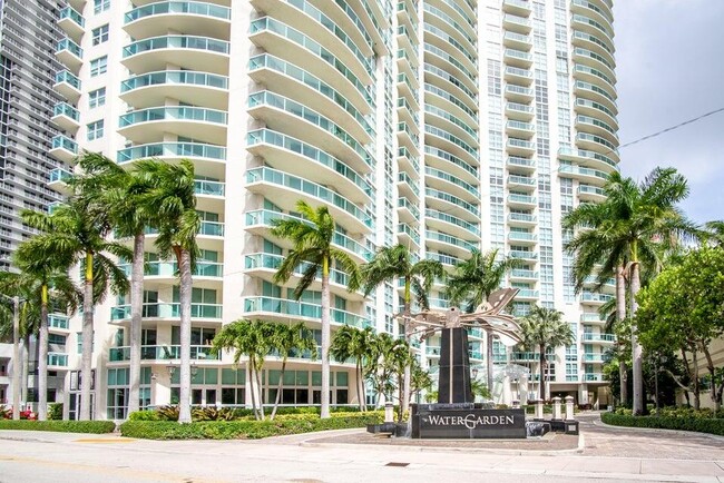347 N New River Dr E in Fort Lauderdale, FL - Foto de edificio - Building Photo