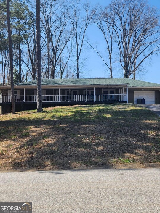 4153 Indian Manor Dr in Stone Mountain, GA - Building Photo