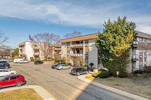 Waterside Condominiums in Edgewater, NJ - Building Photo