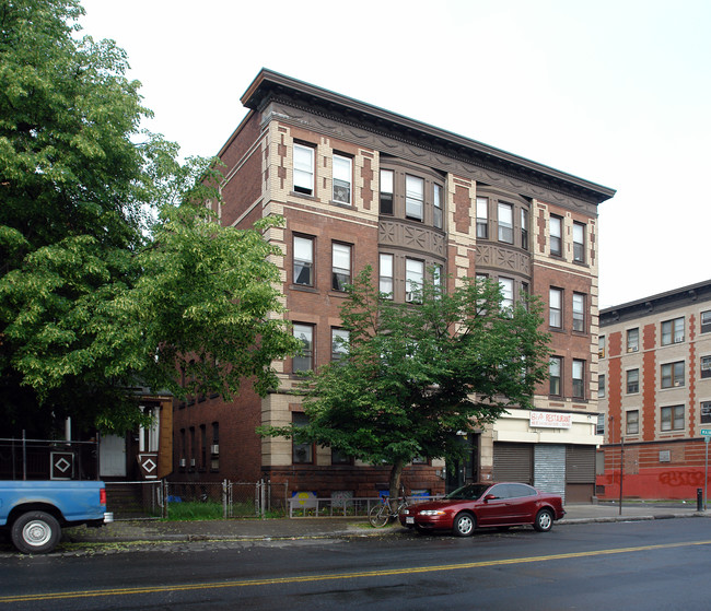 2944 Main St in Springfield, MA - Foto de edificio - Building Photo