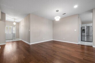 1345 Old Village Rd in Tallahassee, FL - Building Photo - Building Photo