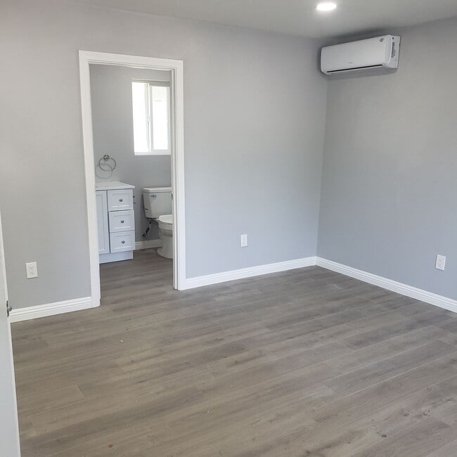 property at 715 E Philadelphia St