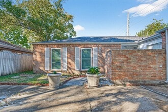 13702 Ella Lee Ln in Houston, TX - Building Photo - Building Photo