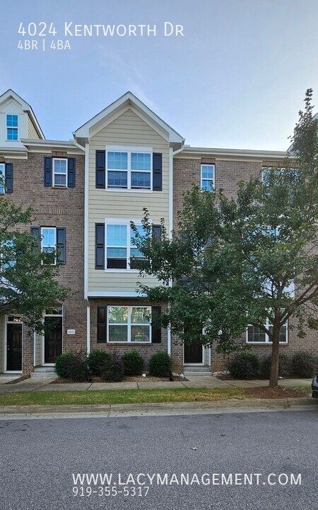 4024 Kentworth Dr in Holly Springs, NC - Building Photo