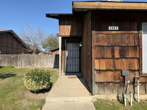 1445-1447 Madison Ct in Merced, CA - Building Photo - Building Photo