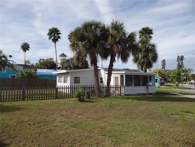 13360 Boca Ciega Ave in Madeira Beach, FL - Building Photo - Building Photo