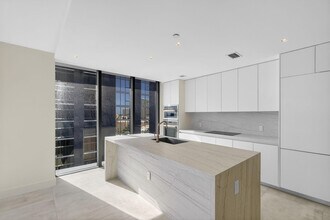 700 NE 24th St in Miami, FL - Building Photo - Building Photo