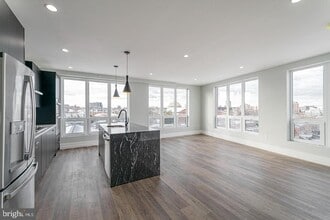 526 Brown St in Philadelphia, PA - Building Photo - Building Photo