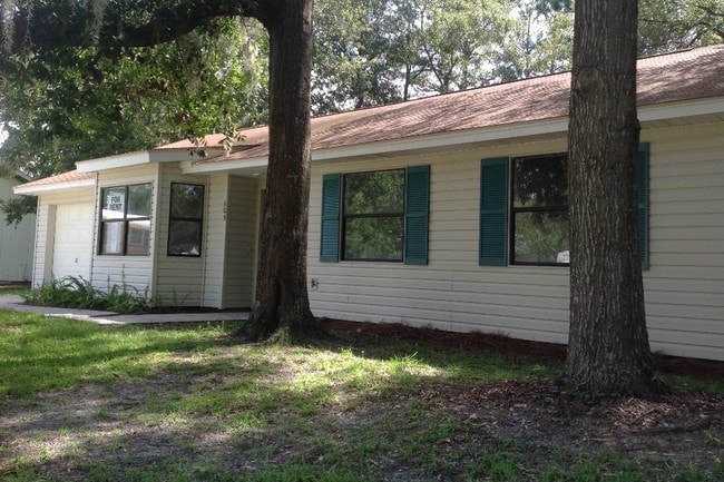 105 Pinedale Dr in St. Marys, GA - Foto de edificio - Building Photo
