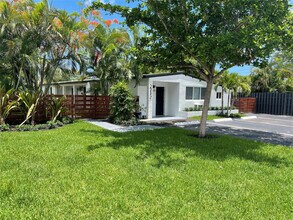 704 NE 23rd Dr in Wilton Manors, FL - Building Photo - Building Photo