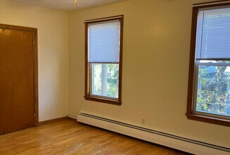 82 Hampshire St, Unit 3A in Cambridge, MA - Building Photo - Building Photo