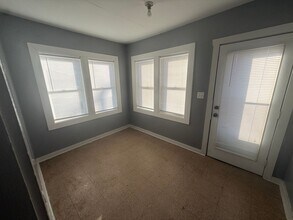 307 S Locust St in Eldon, MO - Building Photo - Building Photo