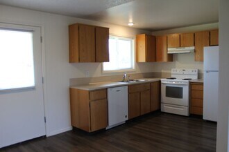 1826 NE 24th Ave in Hillsboro, OR - Building Photo - Building Photo