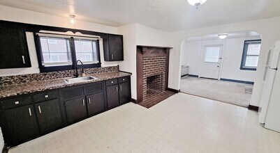 104 W King St in Abbottstown, PA - Building Photo - Building Photo