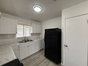 202 Mink Dr in San Antonio, TX - Building Photo - Building Photo