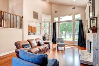 6816 Covered Bridge Dr in Austin, TX - Building Photo - Building Photo