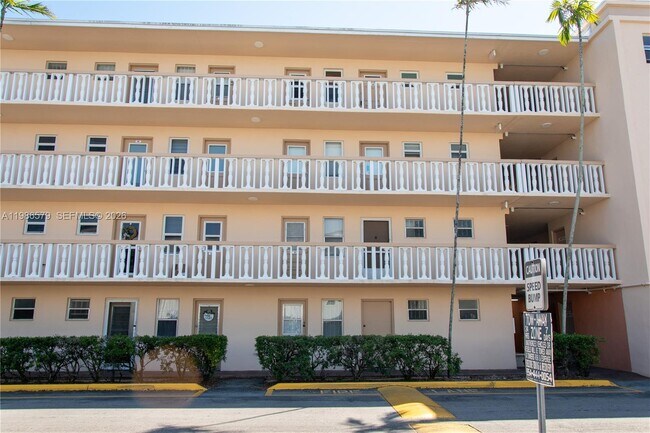 505 E Dania Beach Blvd in Dania Beach, FL - Building Photo - Building Photo