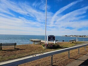 422 Maple Ave in Old Saybrook, CT - Building Photo - Building Photo