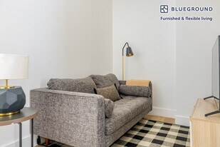161 W 54th St in New York, NY - Building Photo