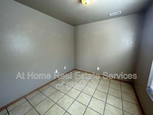 631 Meadowview Dr in Nixa, MO - Building Photo - Building Photo