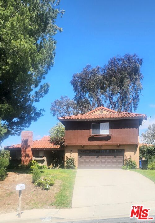 property at 242 Lynn Oaks Ave