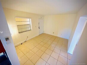 47 NW 47th Ave-Unit -14 in Miami, FL - Foto de edificio - Building Photo