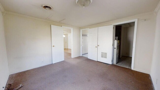 103 Eads St, Unit C in Thomasboro, IL - Foto de edificio - Building Photo