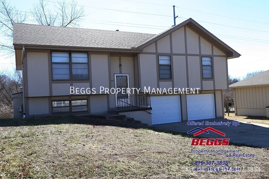 1225 Broadmore Ln in Liberty, MO - Building Photo