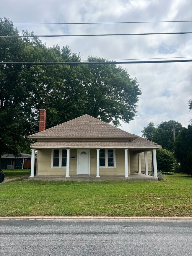 property at 808 N McCanse St