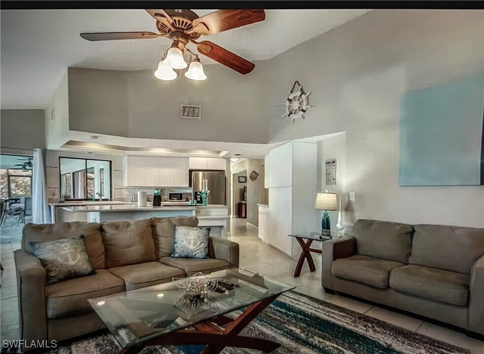 717 SW 49th Ln in Cape Coral, FL - Foto de edificio