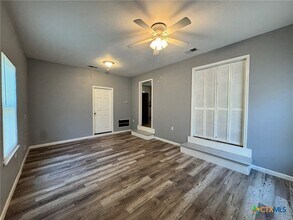 615 Melrose St in Seguin, TX - Building Photo - Building Photo