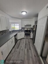 3465 NW 44th St in Lauderdale Lakes, FL - Foto de edificio - Building Photo