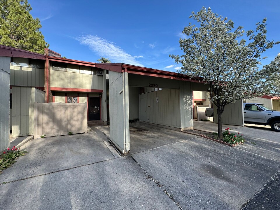 2220 N 200 E in Provo, UT - Building Photo