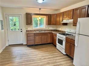 2332 NY-300 in Wallkill, NY - Building Photo - Building Photo