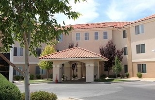 Mira Vista Villas Senior Living in Las Cruces, NM - Building Photo