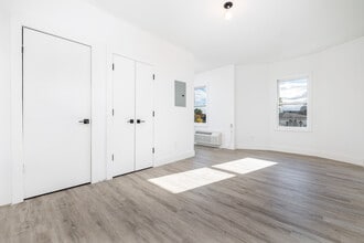 1252 Main St in East Hartford, CT - Building Photo - Building Photo