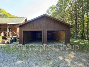 48 Atwell Rd in Porter Corners, NY - Foto de edificio - Building Photo